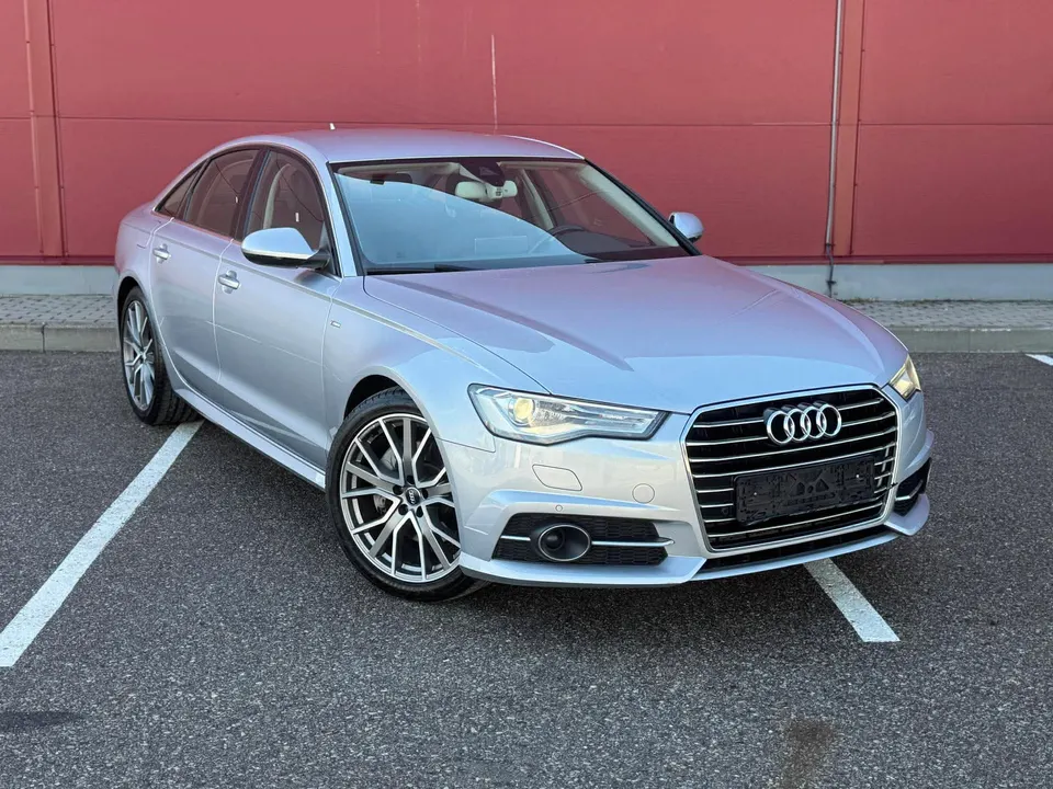 Sidabrinis Audi A6 sedanas aikštelėje
